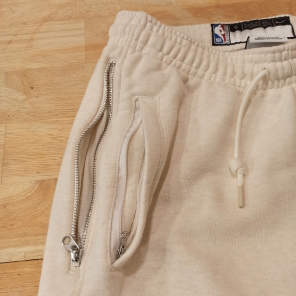 Nike NBA Chicago Bulls Cream Showtime Performance Pants Men's Size Small - Picture 9 of 15